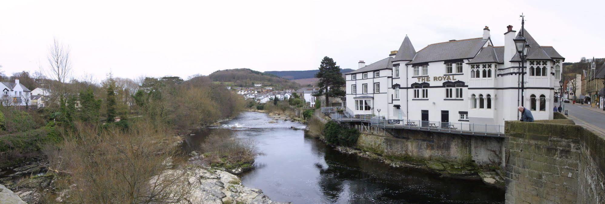 The Royal Hotel Llangollen Exteriör bild